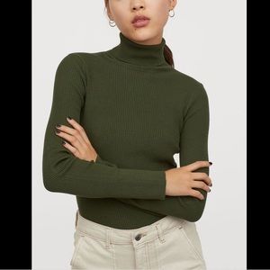 H&M hunter green ribbed turtleneck